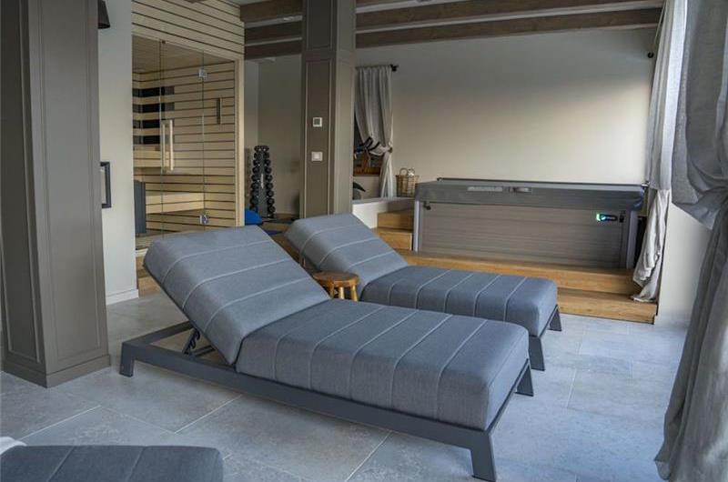 5 bedroom villa with heated pool near Momjan, Istria, sleep 12