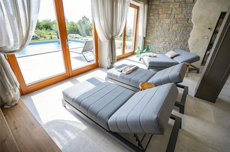 5 bedroom villa with heated pool near Momjan, Istria, sleep 12