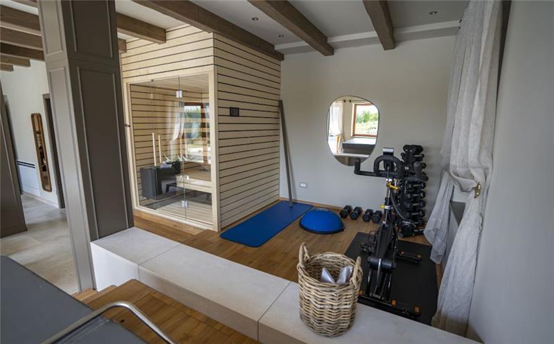 5 bedroom villa with heated pool near Momjan, Istria, sleep 12