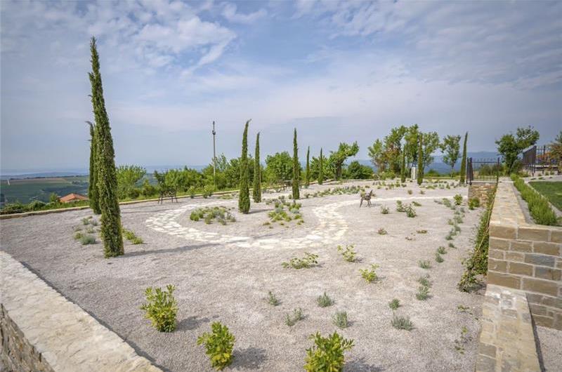 5 bedroom villa with heated pool near Momjan, Istria, sleep 12