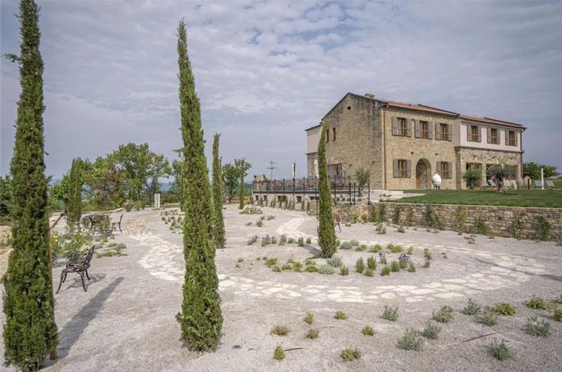 5 bedroom villa with heated pool near Momjan, Istria, sleep 12