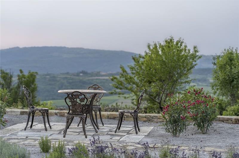 5 bedroom villa with heated pool near Momjan, Istria, sleep 12