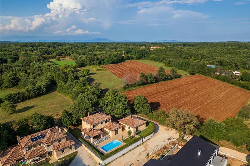 4 bedroom villa bedroom with pool, Svetvinčenat, Istria, sleeps 8