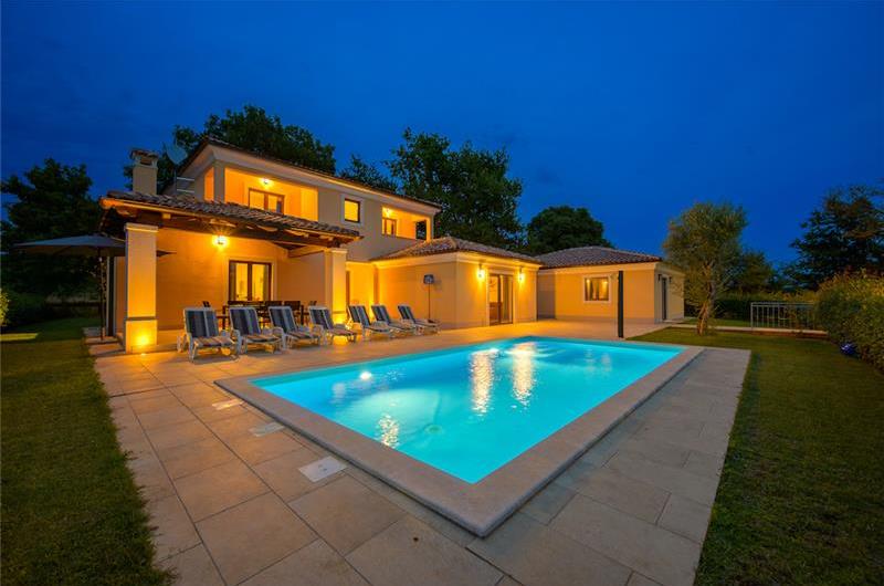 4 bedroom villa bedroom with pool, Svetvinčenat, Istria, sleeps 8