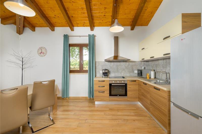 4 bedroom villa bedroom with pool, Svetvinčenat, Istria, sleeps 8