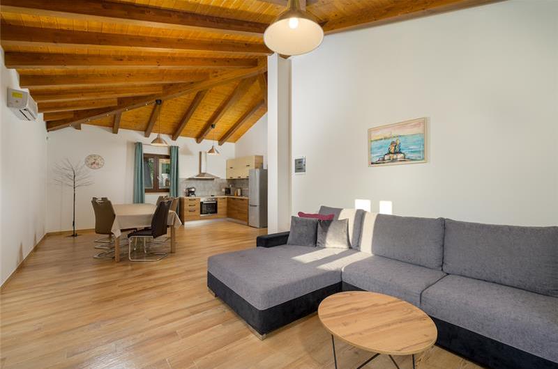 4 bedroom villa bedroom with pool, Svetvinčenat, Istria, sleeps 8