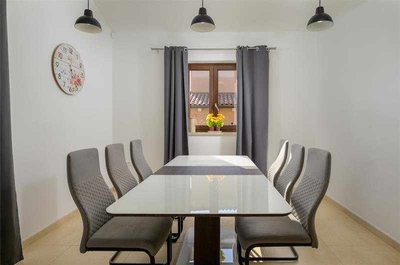 4 bedroom villa bedroom with pool, Svetvinčenat, Istria, sleeps 8