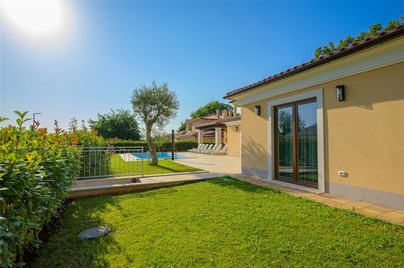 4 bedroom villa bedroom with pool, Svetvinčenat, Istria, sleeps 8
