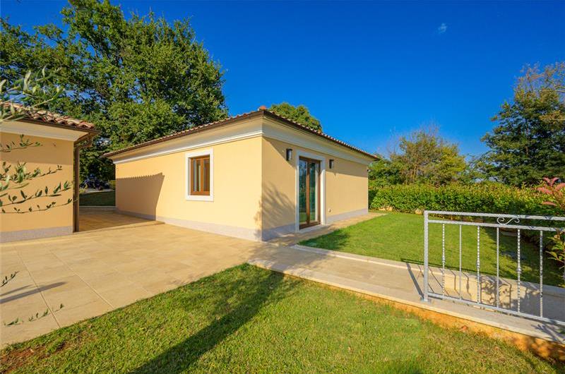 4 bedroom villa bedroom with pool, Svetvinčenat, Istria, sleeps 8