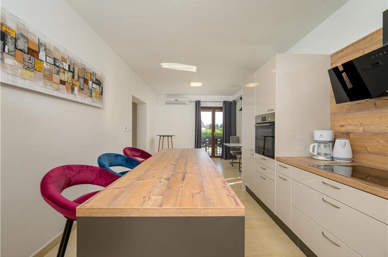 4 bedroom villa bedroom with pool, Svetvinčenat, Istria, sleeps 8