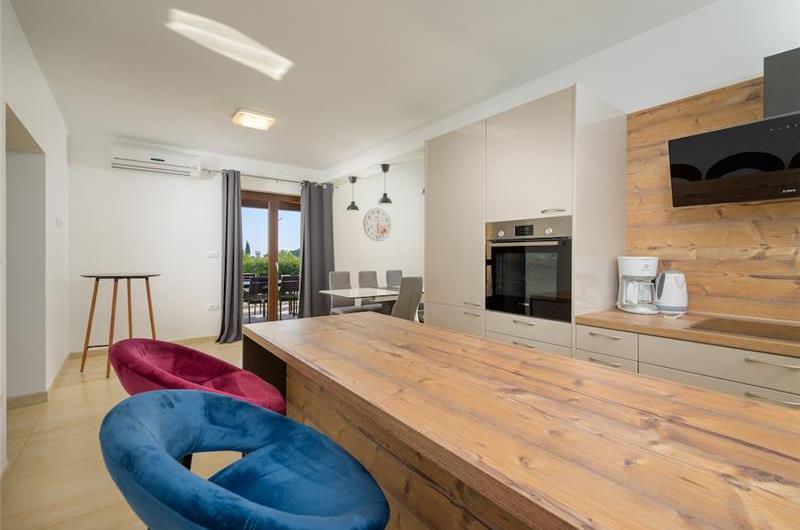 4 bedroom villa bedroom with pool, Svetvinčenat, Istria, sleeps 8