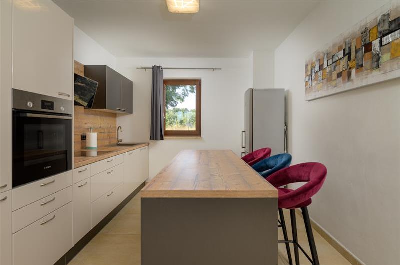 4 bedroom villa bedroom with pool, Svetvinčenat, Istria, sleeps 8