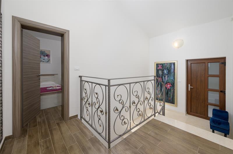 4 bedroom villa bedroom with pool, Svetvinčenat, Istria, sleeps 8