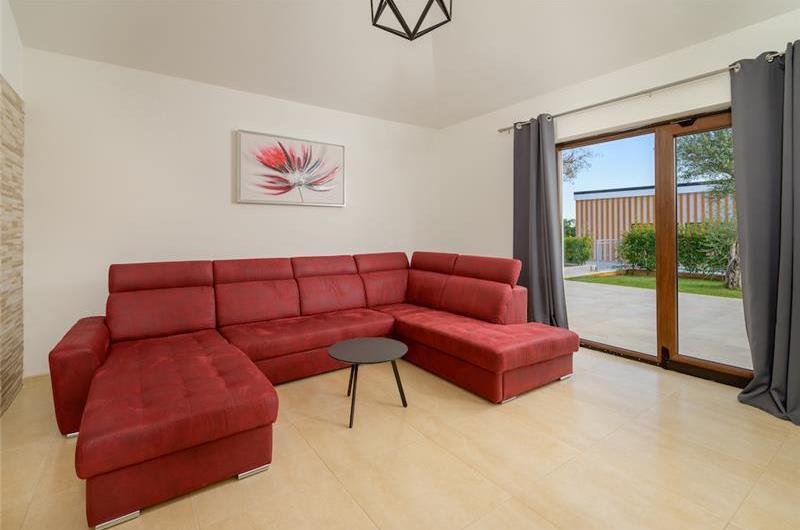 4 bedroom villa bedroom with pool, Svetvinčenat, Istria, sleeps 8