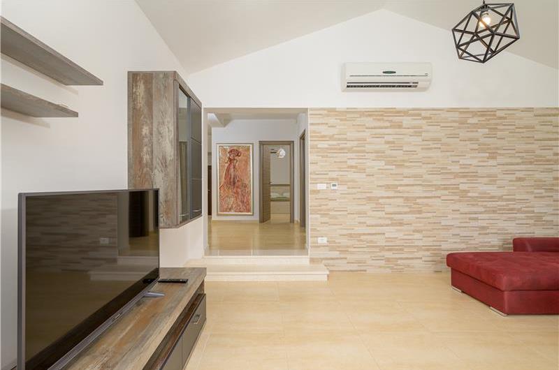 4 bedroom villa bedroom with pool, Svetvinčenat, Istria, sleeps 8