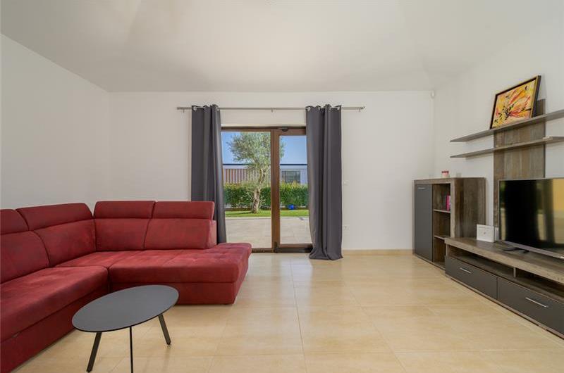 4 bedroom villa bedroom with pool, Svetvinčenat, Istria, sleeps 8