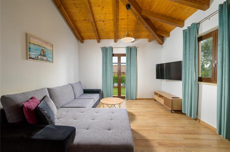 4 bedroom villa bedroom with pool, Svetvinčenat, Istria, sleeps 8