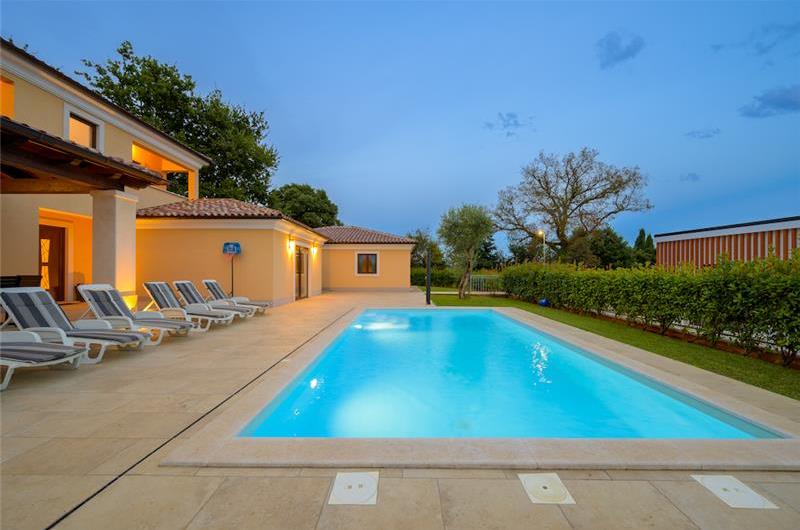 4 bedroom villa bedroom with pool, Svetvinčenat, Istria, sleeps 8