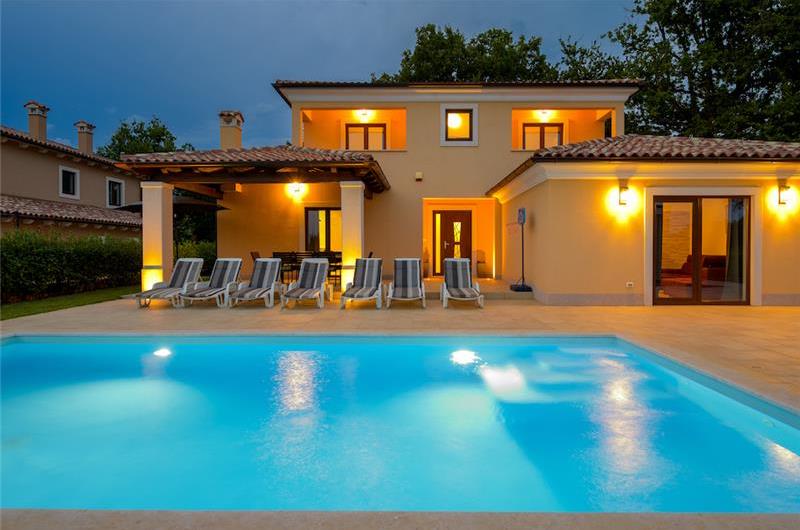 4 bedroom villa bedroom with pool, Svetvinčenat, Istria, sleeps 8