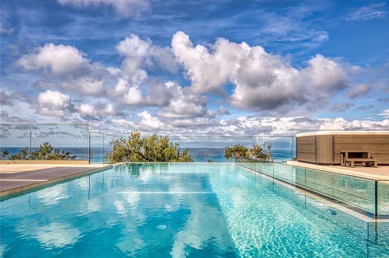 4 bedroom villa with pool in Acharavi, Corfu, sleeps 8