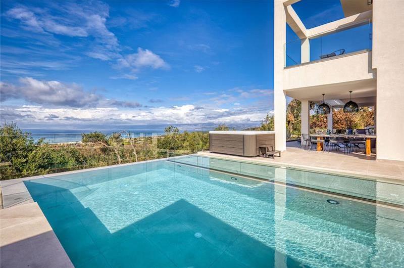 4 bedroom villa with pool in Acharavi, Corfu, sleeps 8