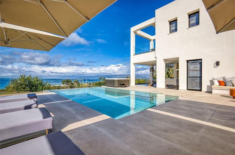 4 bedroom villa with pool in Acharavi, Corfu, sleeps 8