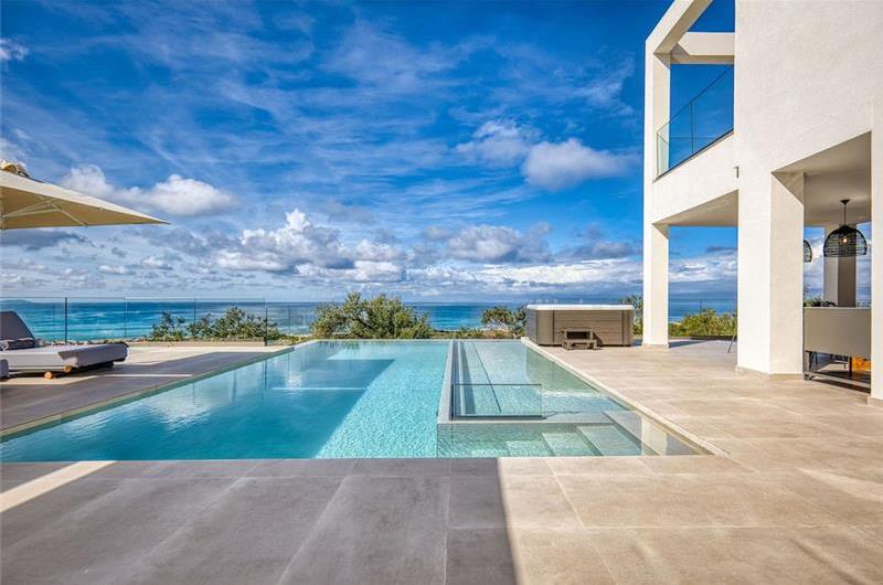 4 bedroom villa with pool in Acharavi, Corfu, sleeps 8