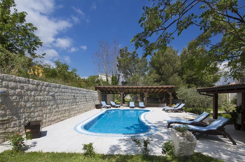 5 bedroom bayside villa with pool near Kotor, sleeps 12