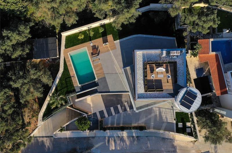 6 bedroom villa with pool and roof terrace, Sveti Stefan, sleeps 12
