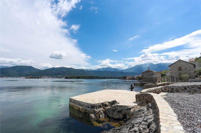 5 bedroom villa with two pools near Tivat, sleeps 10
