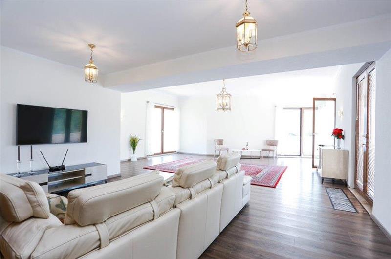 5 bedroom villa with two pools near Tivat, sleeps 10