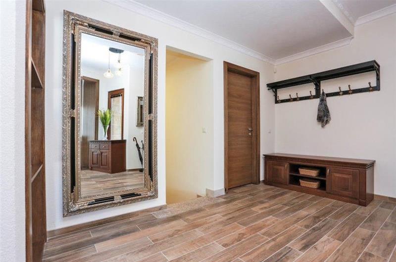 5 bedroom villa with two pools near Tivat, sleeps 10