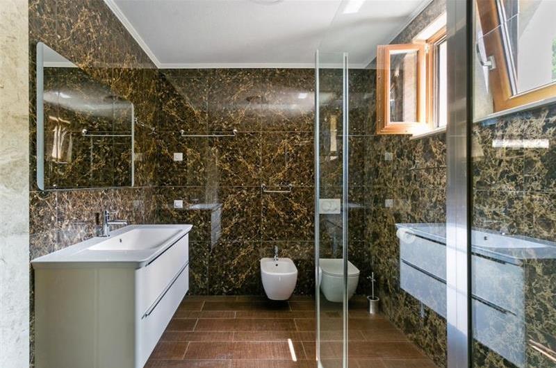 5 bedroom villa with two pools near Tivat, sleeps 10