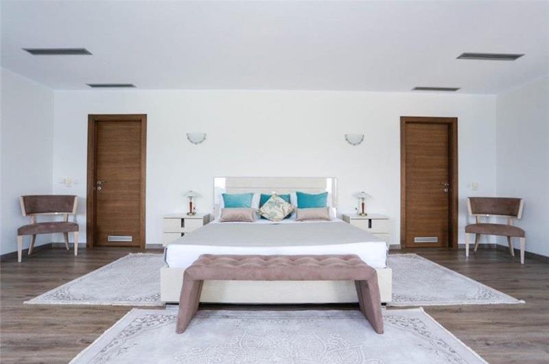 5 bedroom villa with two pools near Tivat, sleeps 10