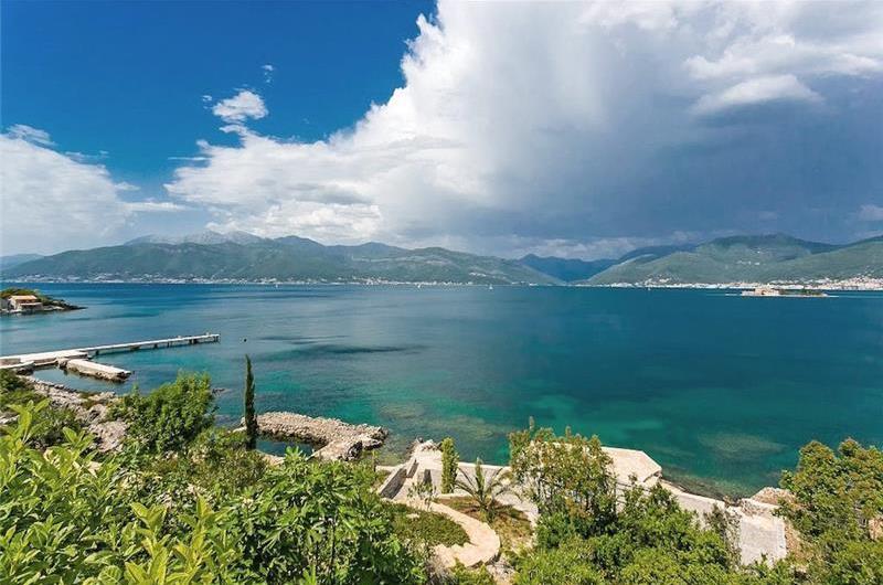 5 bedroom villa with two pools near Tivat, sleeps 10