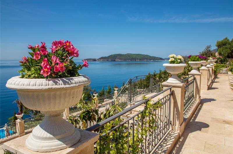 11 bedroom seafront villa with infinity pool near Budvar, sleeps 22