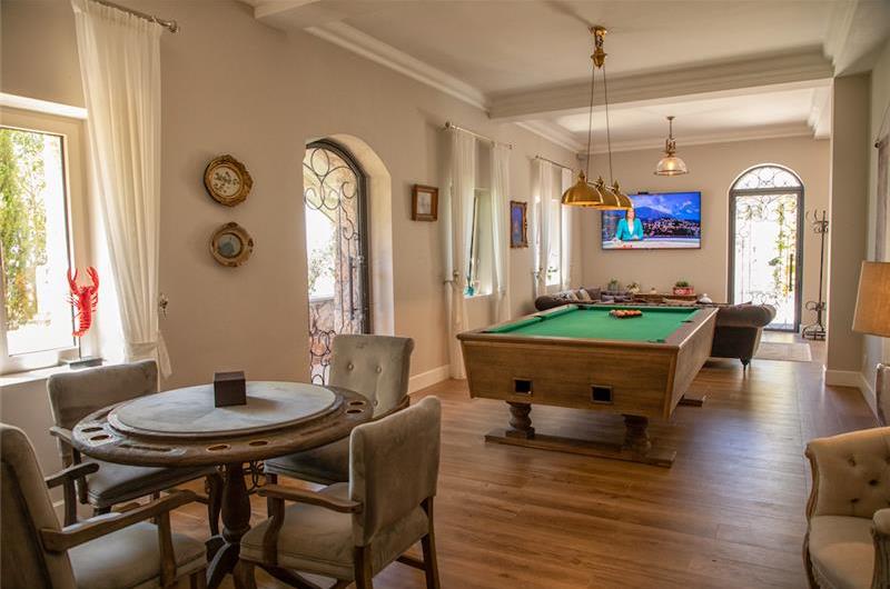 11 bedroom seafront villa with infinity pool near Budvar, sleeps 22