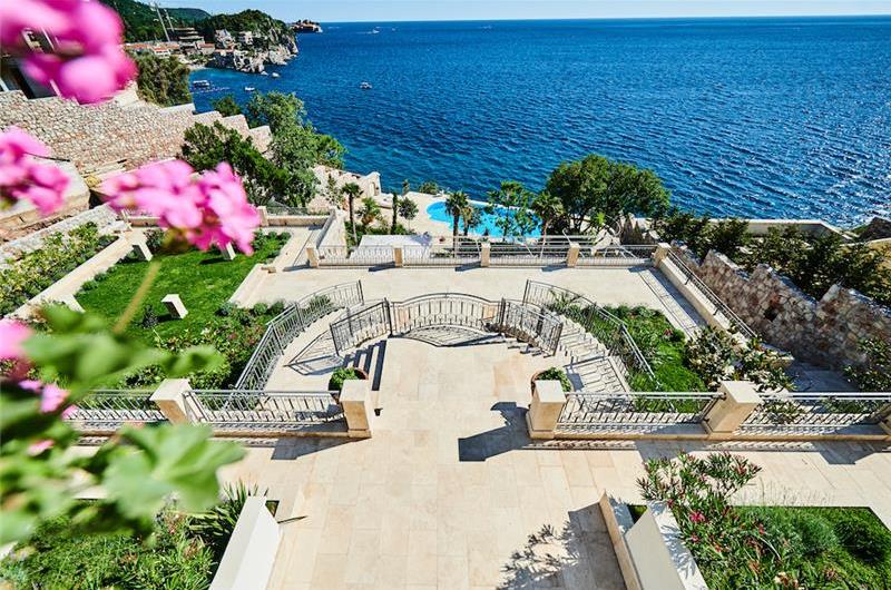 11 bedroom seafront villa with infinity pool near Budvar, sleeps 22