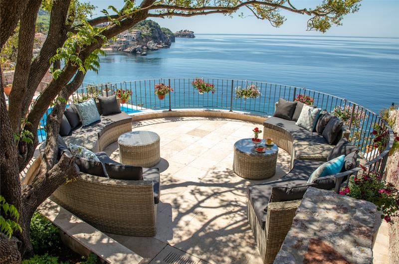 11 bedroom seafront villa with infinity pool near Budvar, sleeps 22