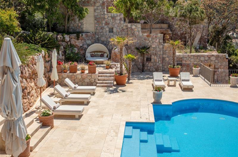 11 bedroom seafront villa with infinity pool near Budvar, sleeps 22