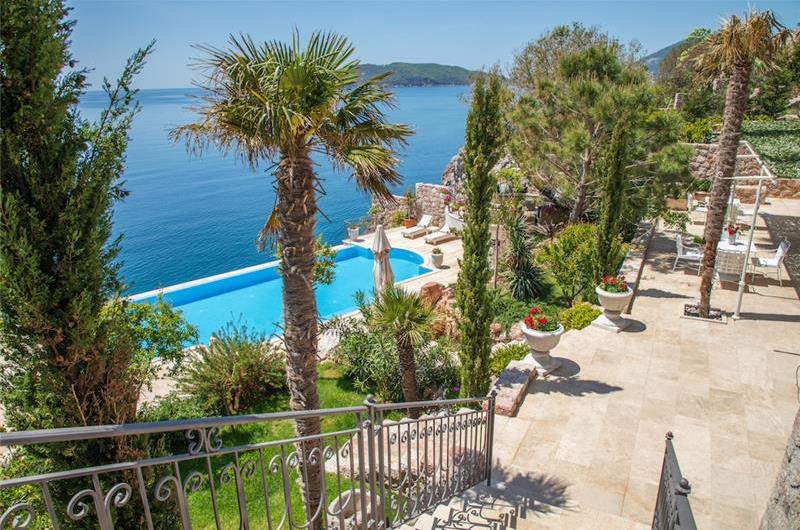 11 bedroom seafront villa with infinity pool near Budvar, sleeps 22