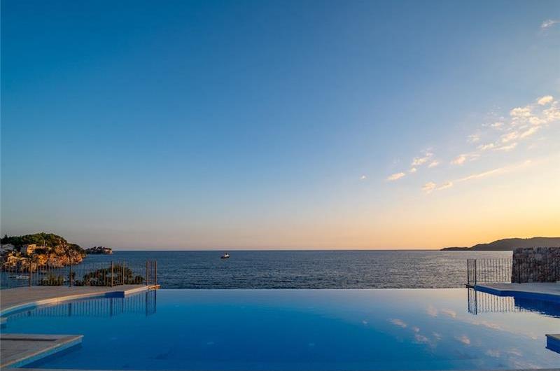 11 bedroom seafront villa with infinity pool near Budvar, sleeps 22