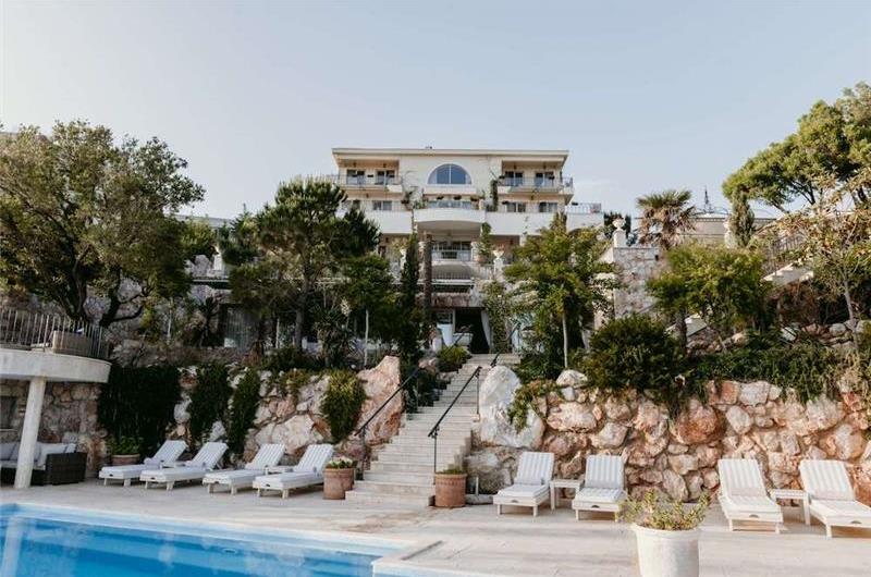 11 bedroom seafront villa with infinity pool near Budvar, sleeps 22