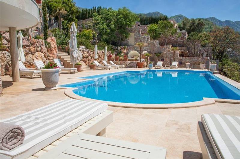 11 bedroom seafront villa with infinity pool near Budvar, sleeps 22