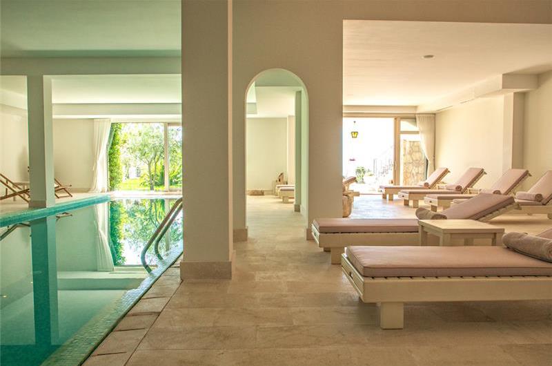 11 bedroom seafront villa with infinity pool near Budvar, sleeps 22