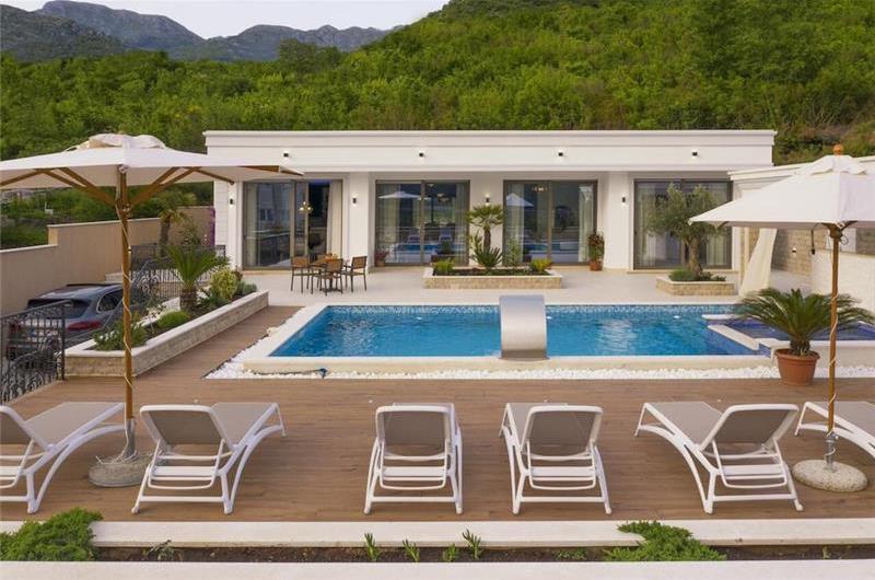 3 bedroom villa with pool in Prijevor, Budva, sleeps 6