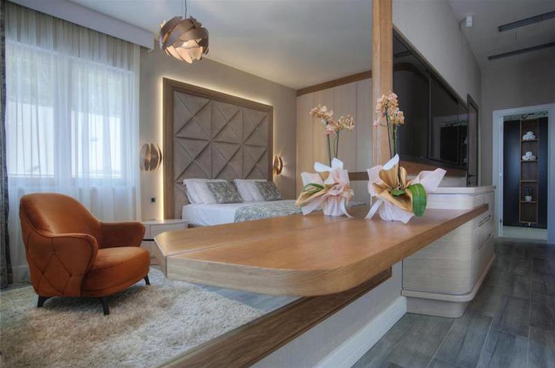 3 bedroom villa with pool in Prijevor, Budva, sleeps 6