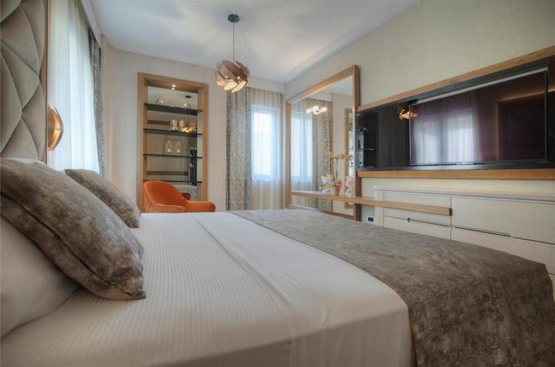 3 bedroom villa with pool in Prijevor, Budva, sleeps 6