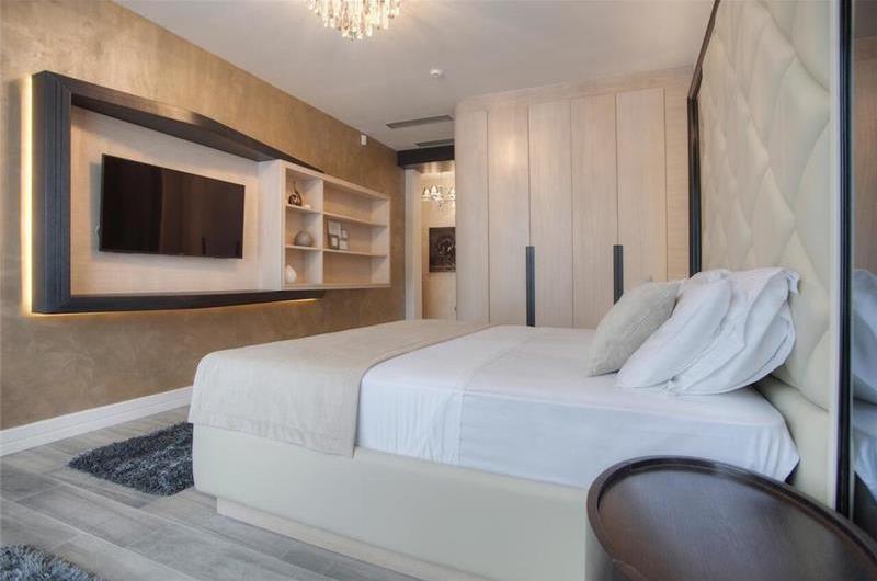 3 bedroom villa with pool in Prijevor, Budva, sleeps 6