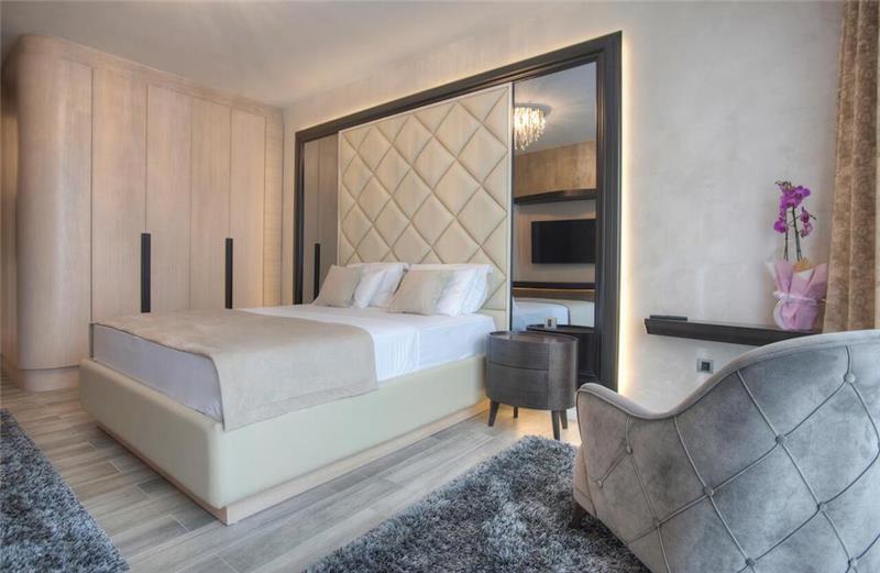 3 bedroom villa with pool in Prijevor, Budva, sleeps 6